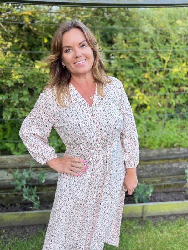 Adney dress Tofu w. Coral cloud 