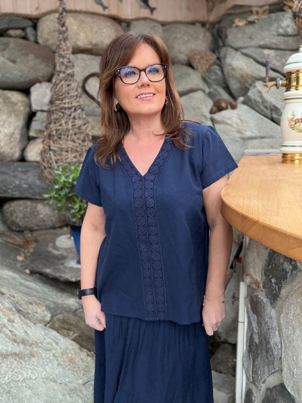 My emb bluse navy