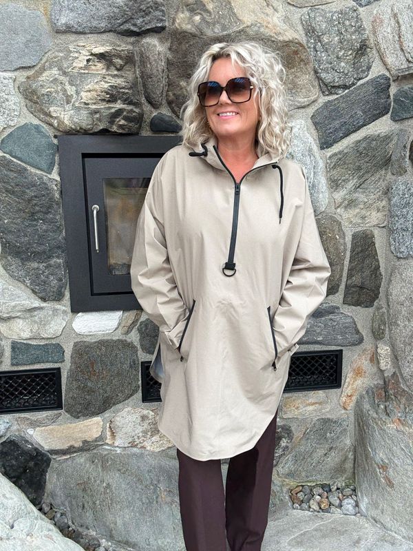 Mow poncho silver mink